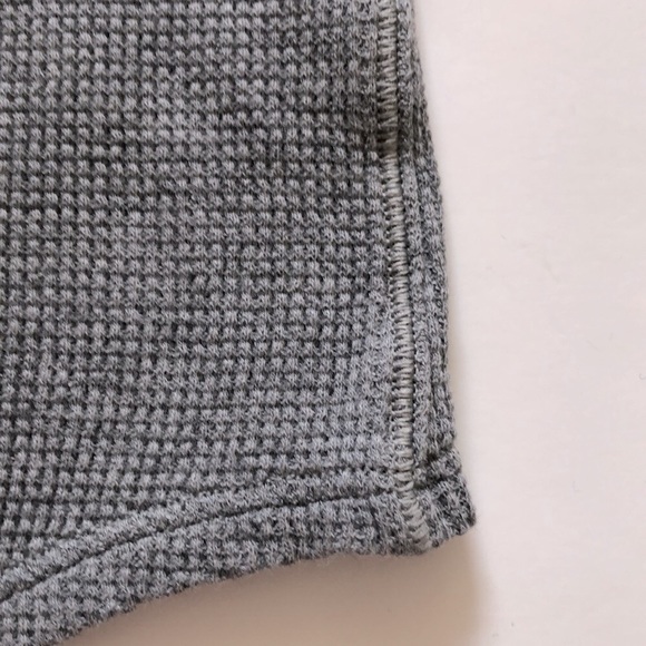 Lululemon S Top Grey crew neck Short sleeve waffle round hemline Excellent Condi - Picture 8 of 11